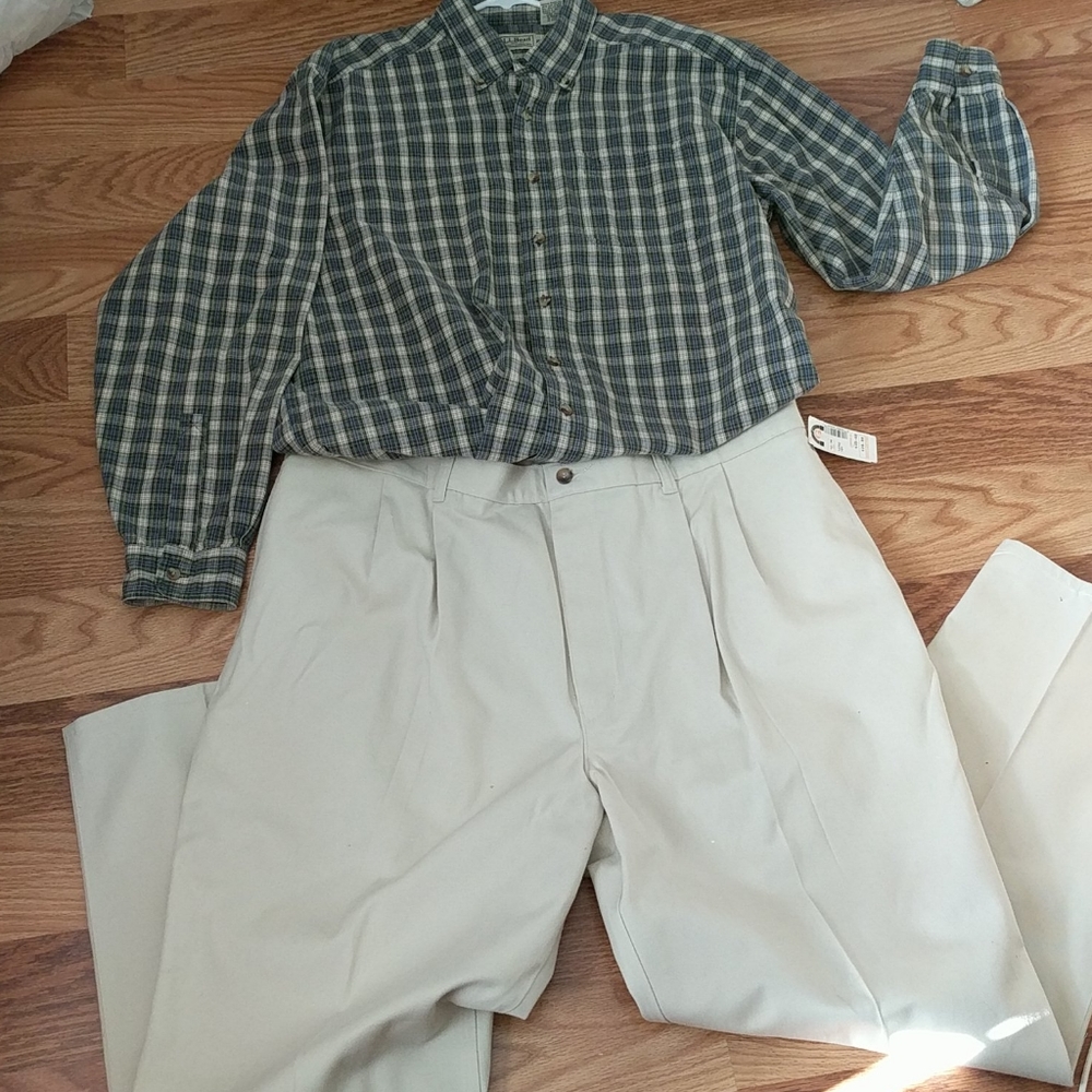 Nice khaki pants by Ivy Crew